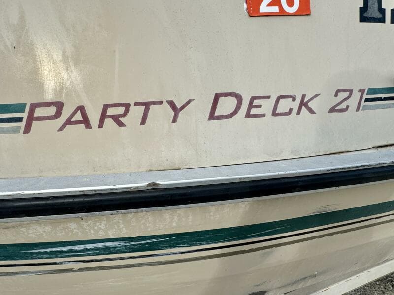2002 Sun Tracker Party Deck 21