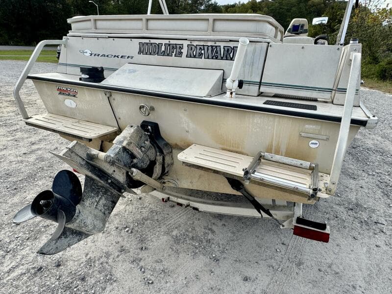 2002 Sun Tracker Party Deck 21