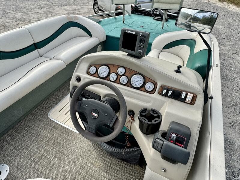 2002 Sun Tracker Party Deck 21