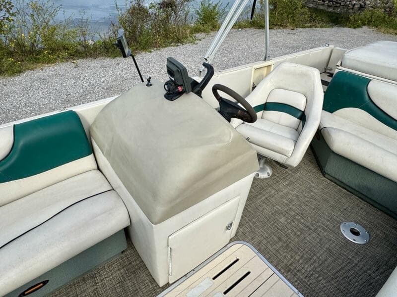 2002 Sun Tracker Party Deck 21