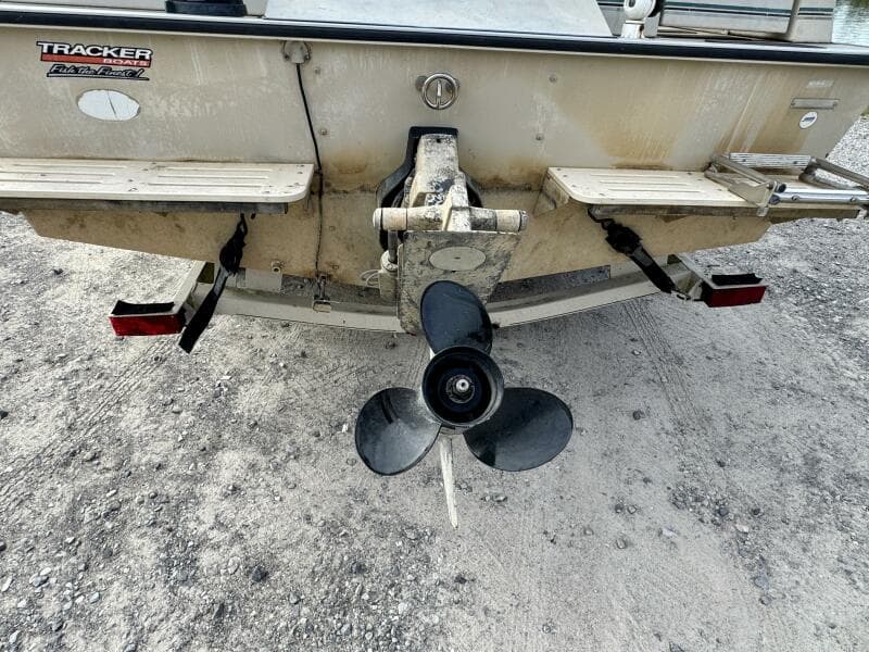 2002 Sun Tracker Party Deck 21