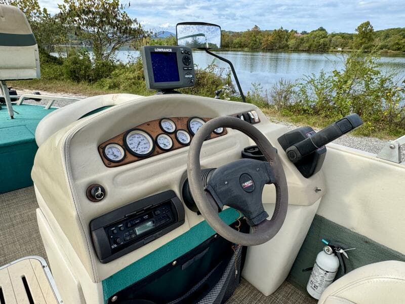 2002 Sun Tracker Party Deck 21