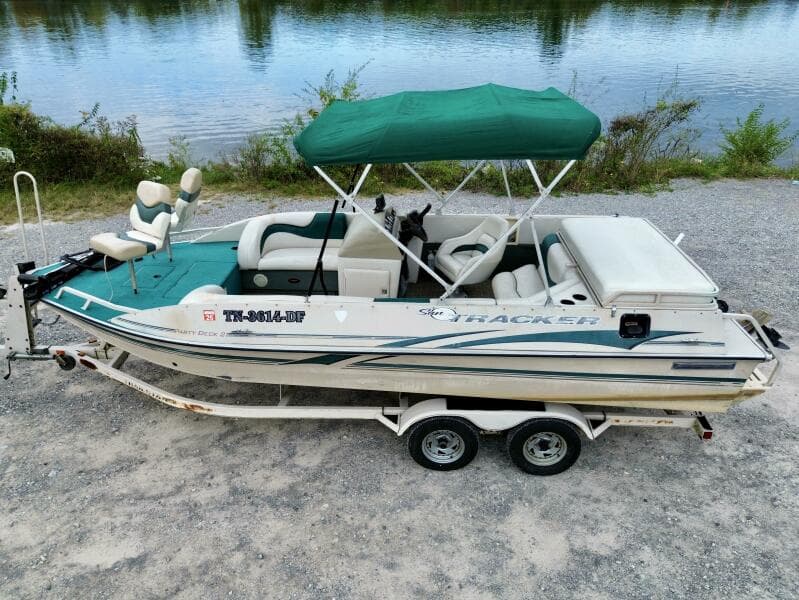 2002 Sun Tracker Party Deck 21