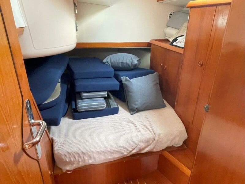 Aft port cabin