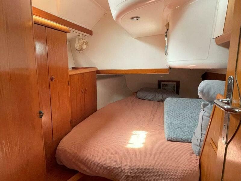 Aft starboard cabin