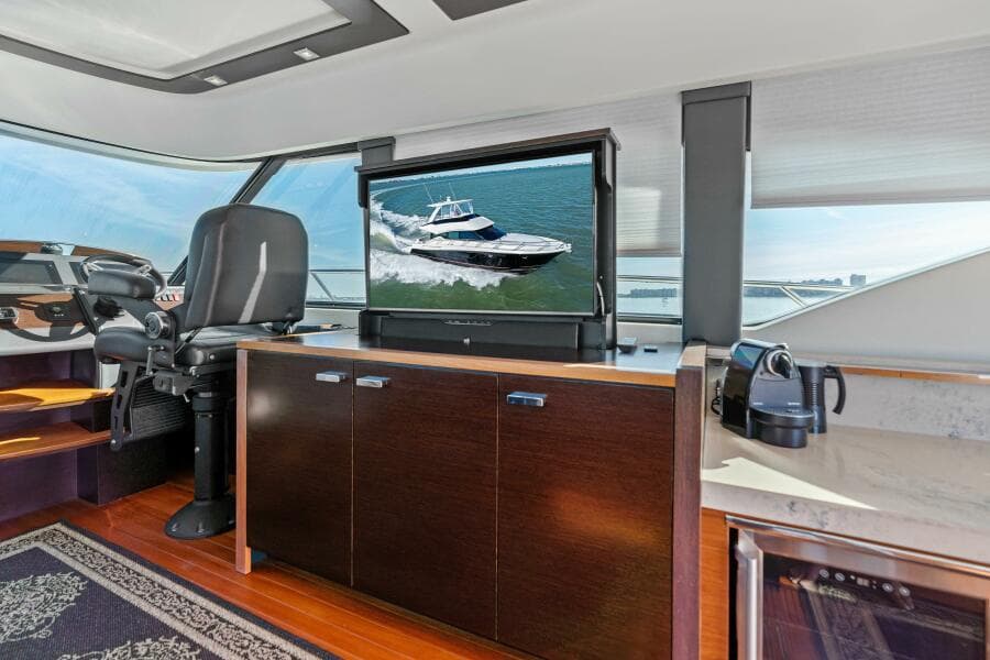 2016 Tiara Yachts 50 Flybridge - Salon