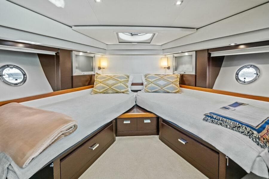 2016 Tiara Yachts 50 Flybridge - Stateroom