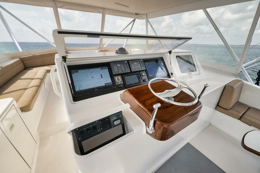 Ocean 73 UNCONQUERED - Helm Station