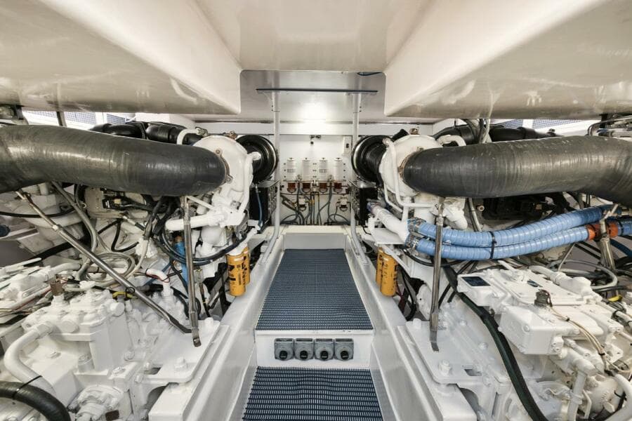 Ocean 73 UNCONQUERED - Engine Room