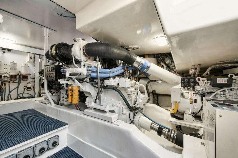 Ocean 73 UNCONQUERED - Engine Room