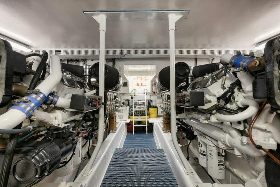 Ocean 73 UNCONQUERED - Engine Room