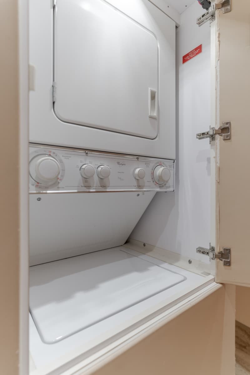 2003 Hatteras 54 Convertible - BRAINWAVE