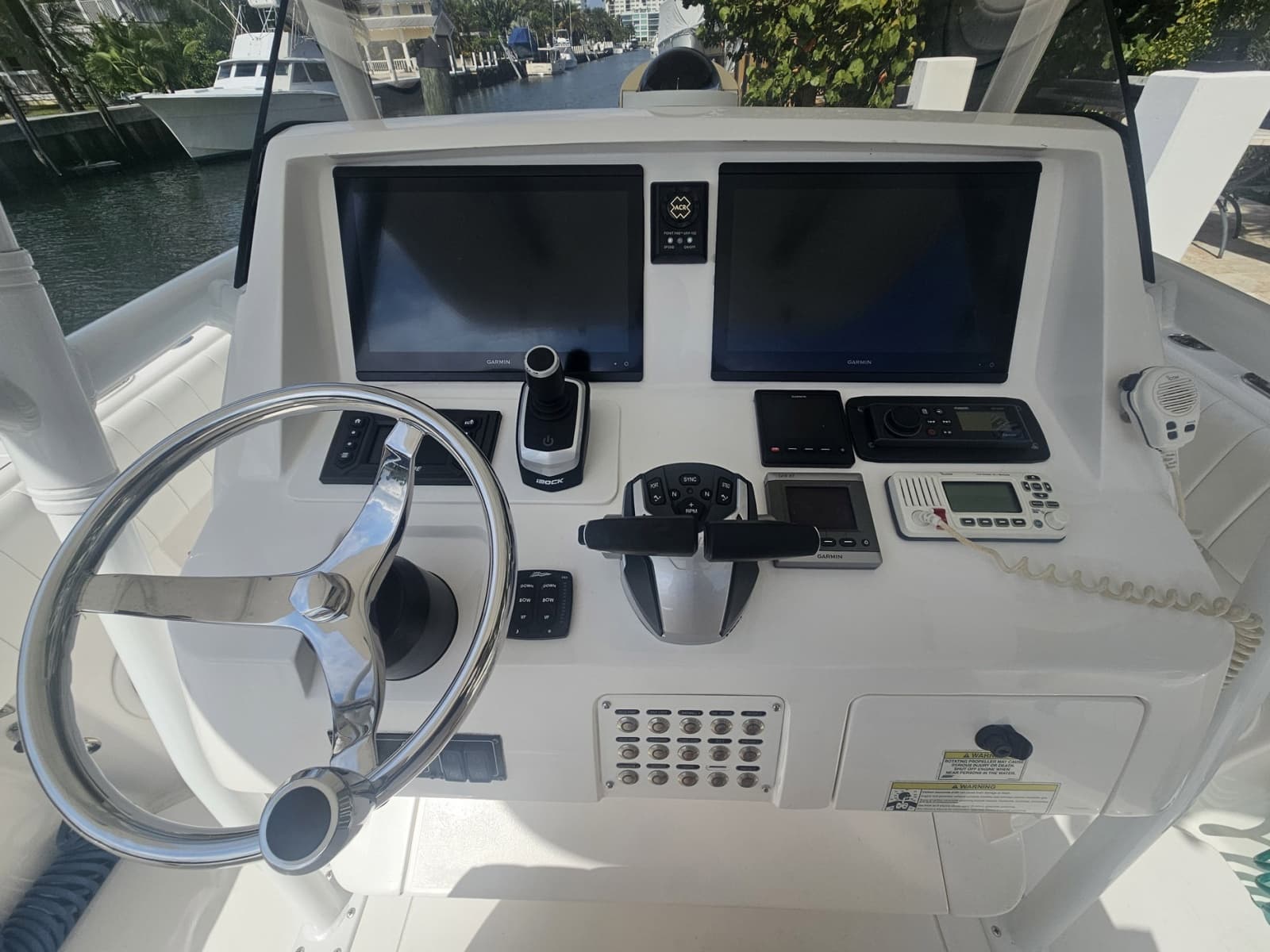 2013 Intrepid 300 Center Console