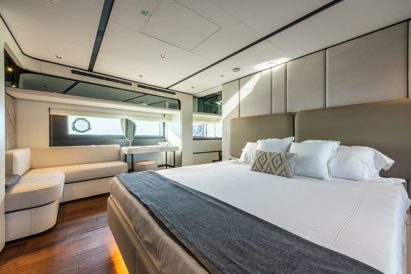 2025 Ferretti Yachts Ferretti 940 - Photo 15