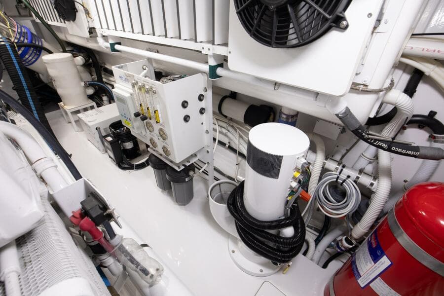 Viking 70 Convertible - Engine Room