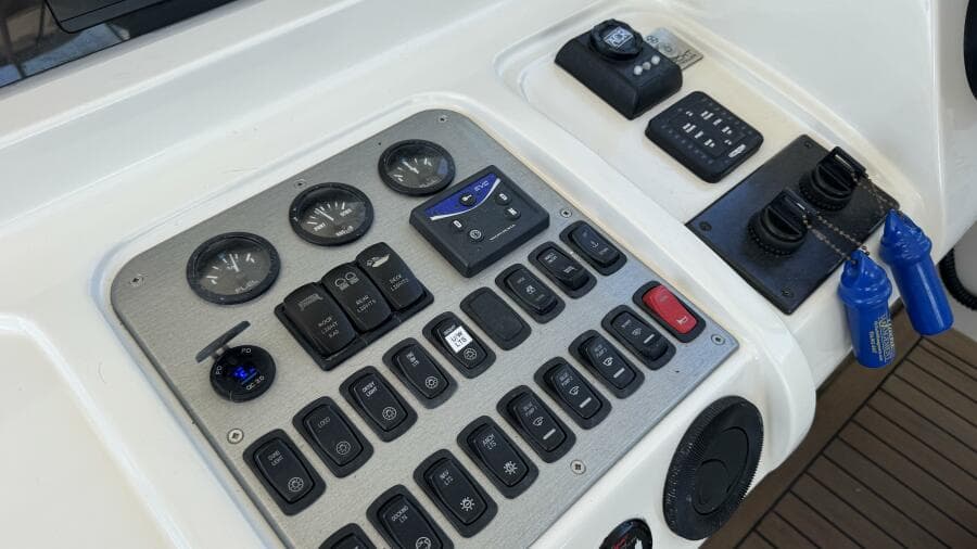 Flybridge Equipment & Navigation