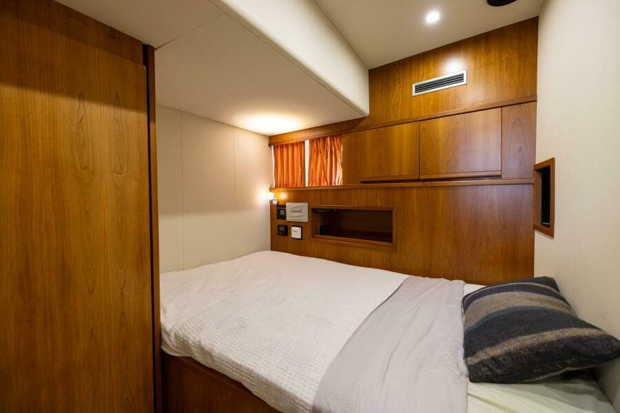 2001 Ferretti 94 Raised Pilothouse - Dreamchaser -Crew Quarters