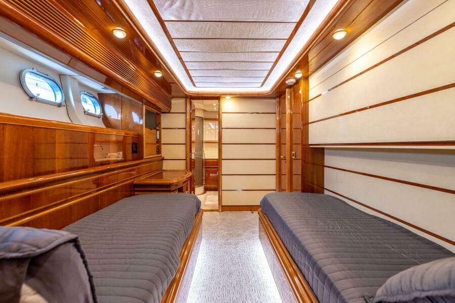 2001 Ferretti 94 Raised Pilothouse - Dreamchaser -Guest Stateroom