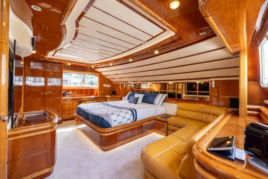 2001 Ferretti 94 Raised Pilothouse - Dreamchaser -Guest Stateroom