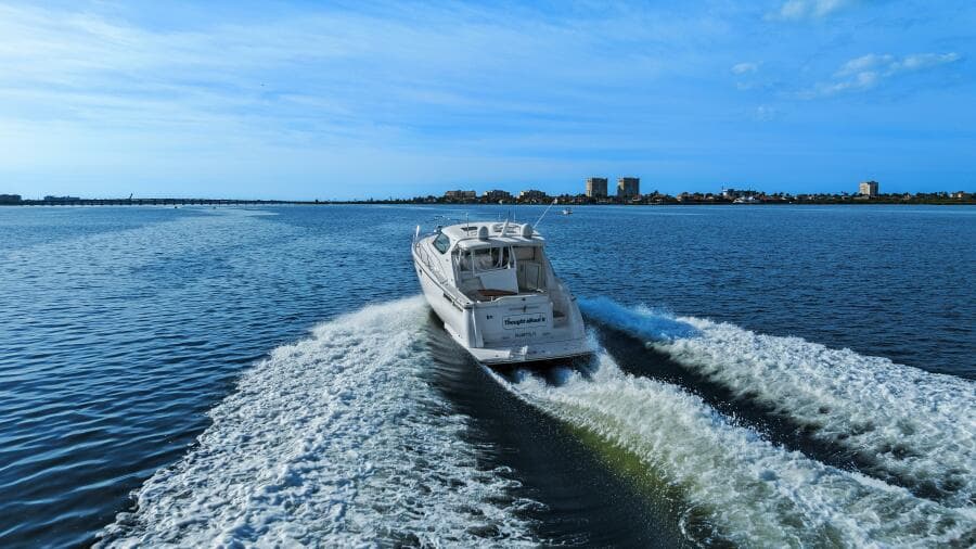 007 Tiara Yachts 4300 Sovran - Profile