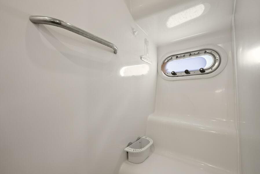 2007 Tiara Yachts 4300 Sovran - Head