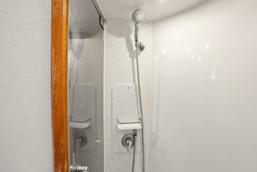 2007 Tiara Yachts 4300 Sovran - Head