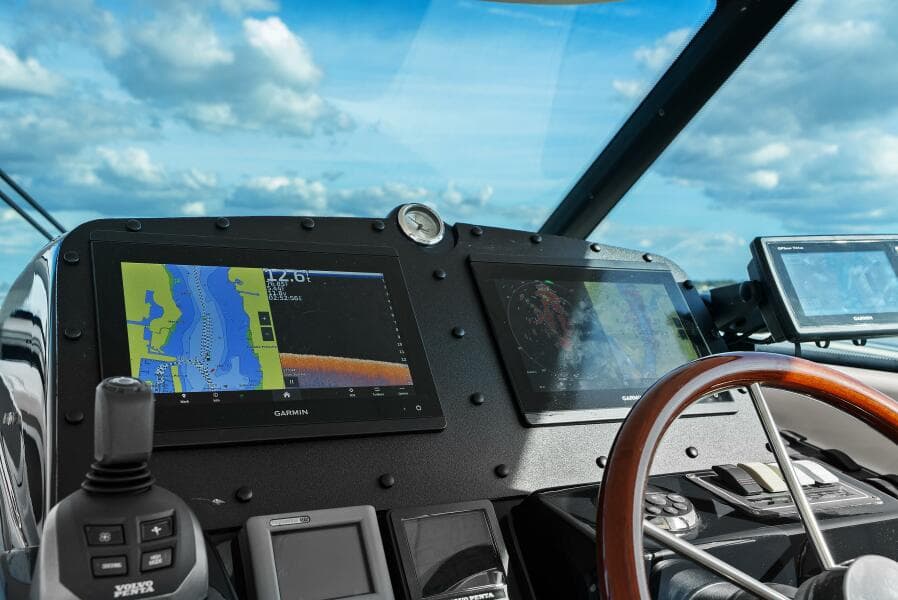 2007 Tiara Yachts 4300 Sovran - Helm