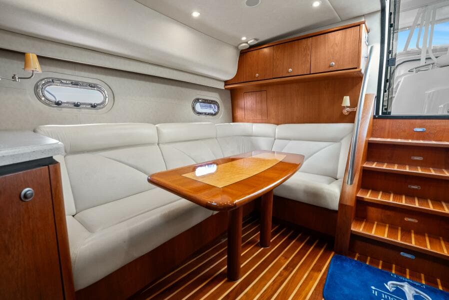 2007 Tiara Yachts 4300 Sovran - Salon