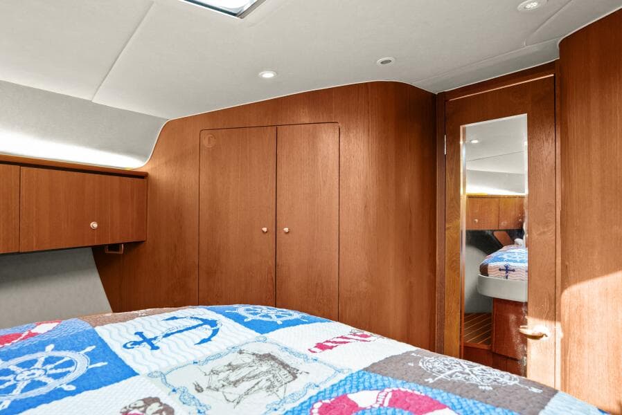 2007 Tiara Yachts 4300 Sovran - Stateroom