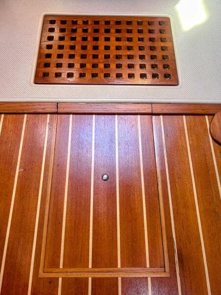 1999 Island Packet 320