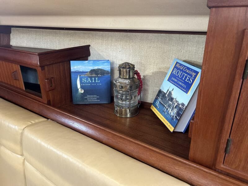 1999 Island Packet 320