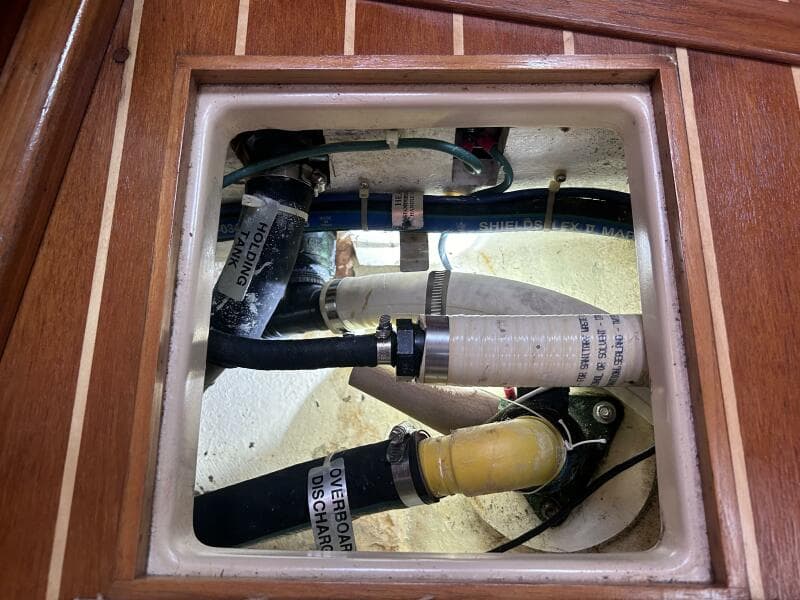 1999 Island Packet 320