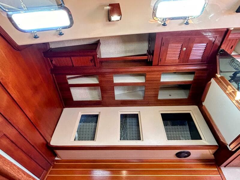 1999 Island Packet 320