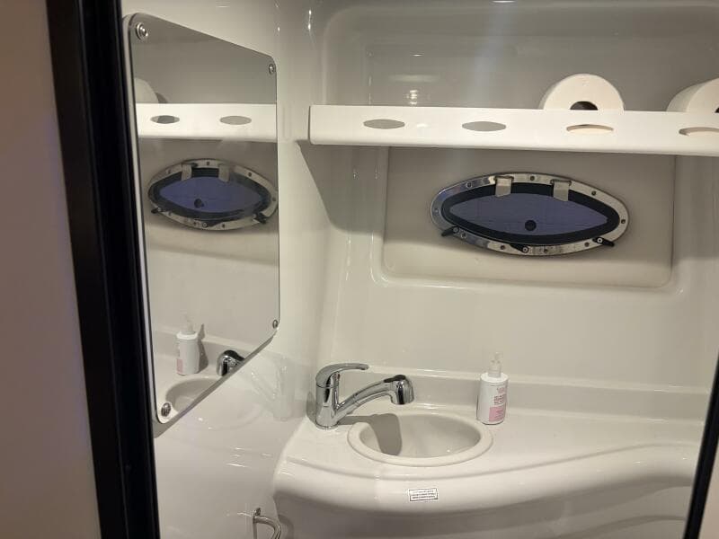 2019 Crownline 264 CR