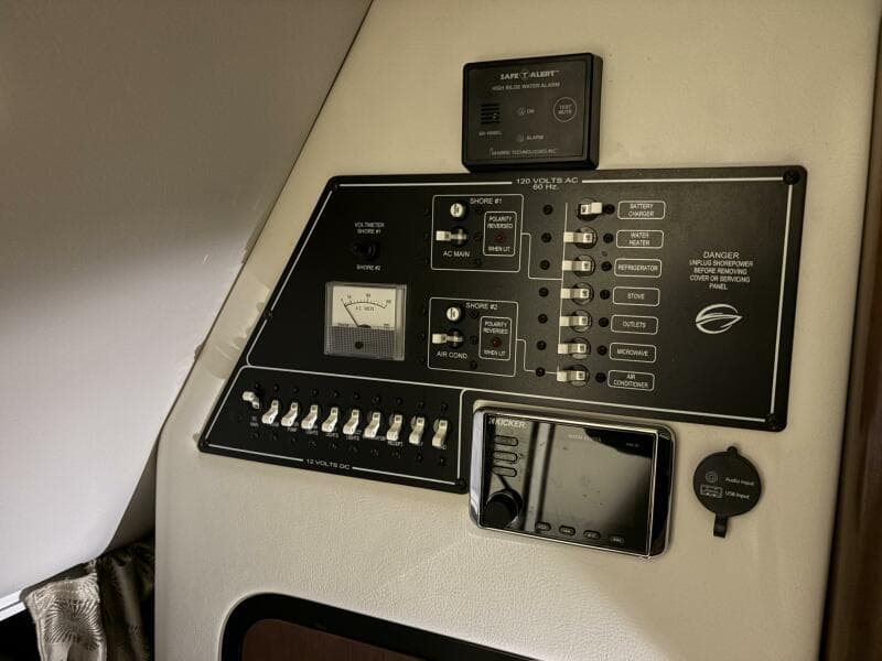 2019 Crownline 264 CR