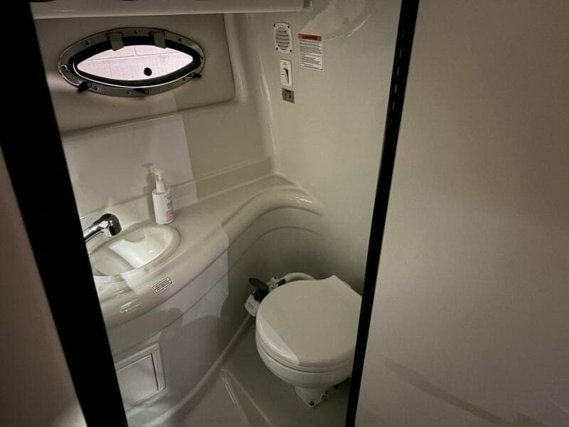 2019 Crownline 264 CR