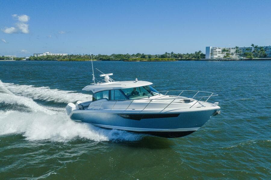 2025 Tiara Yachts 43 LE