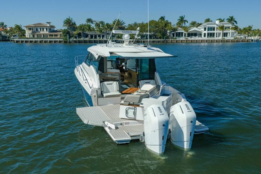 2025 Tiara Yachts 43 LE