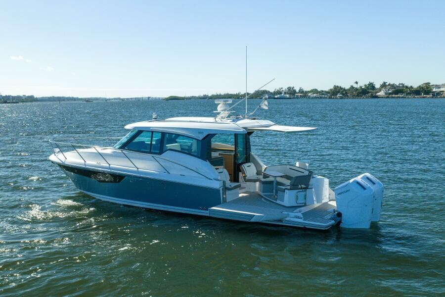 2025 Tiara Yachts 43 LE