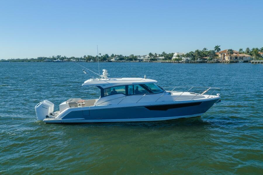 2025 Tiara Yachts 43 LE