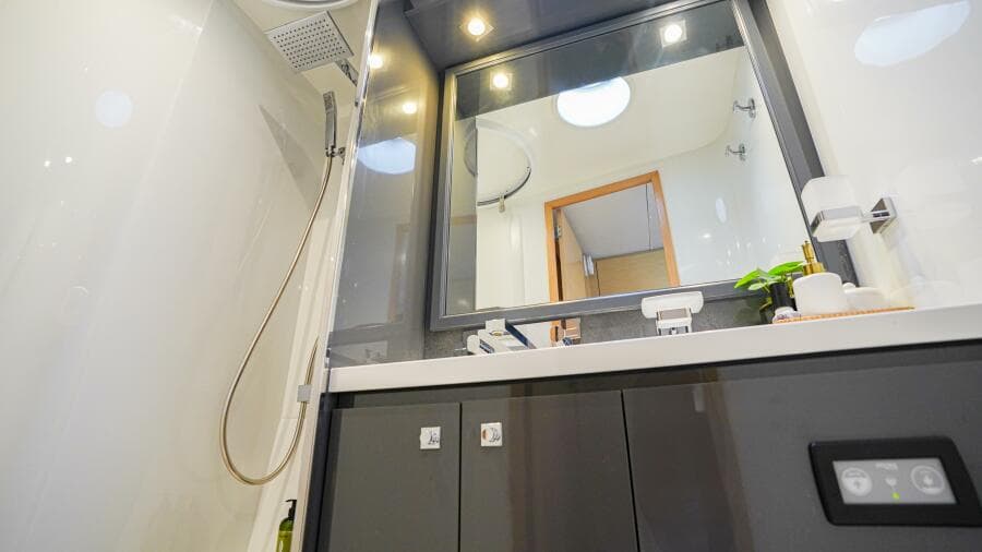 2017 Fountaine Pajot Victoria 67