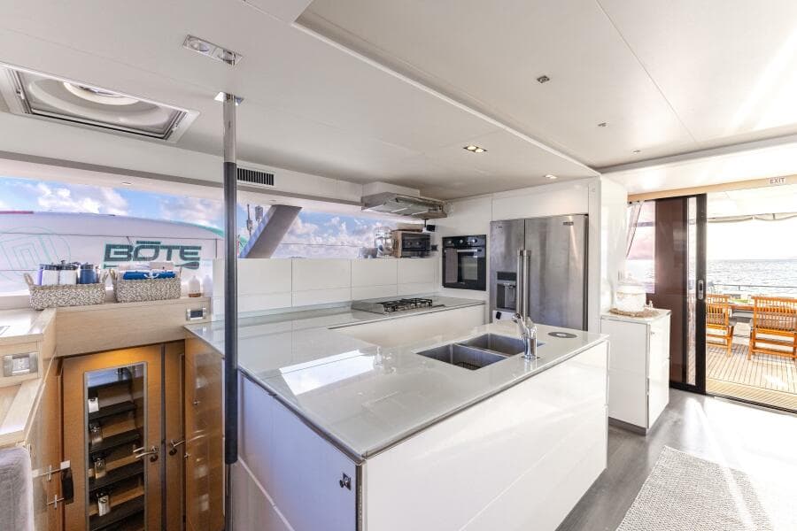 2017 Fountaine Pajot Victoria 67