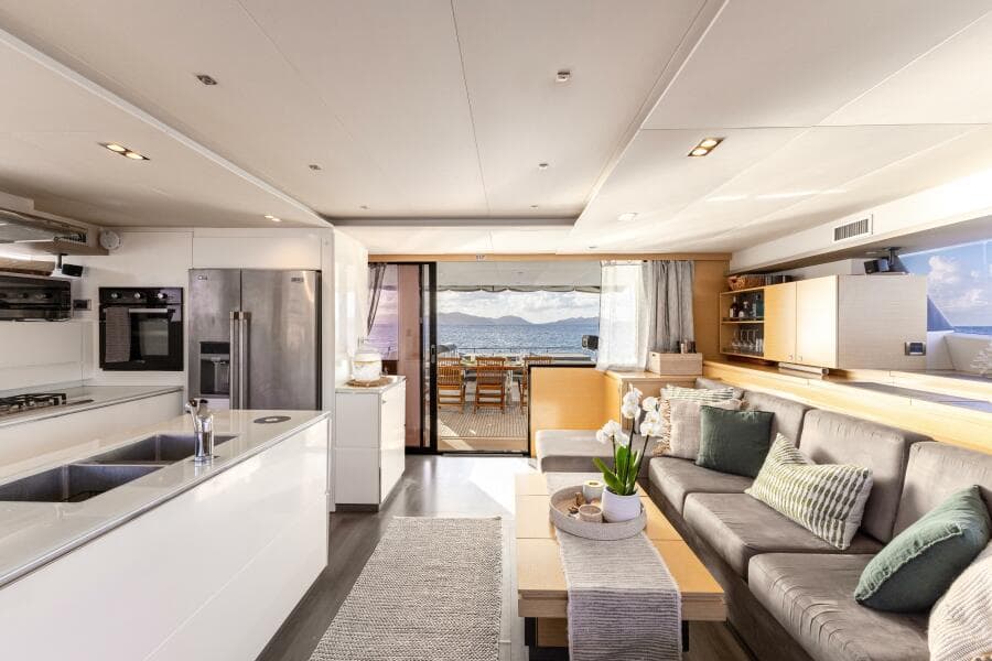 2017 Fountaine Pajot Victoria 67