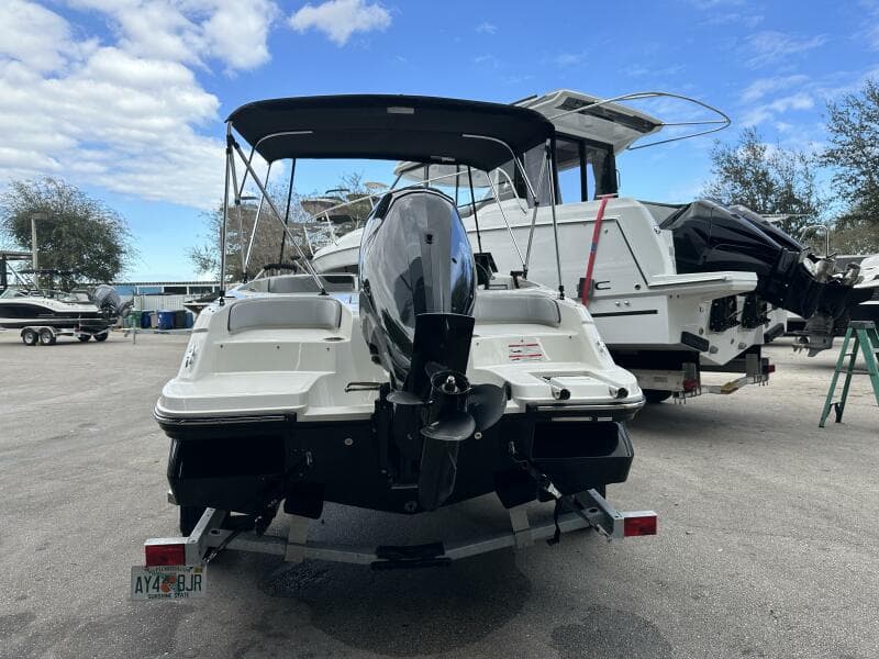 2023 Bayliner M17