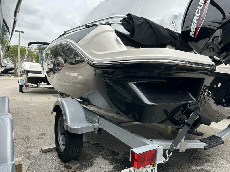 2023 Bayliner M17
