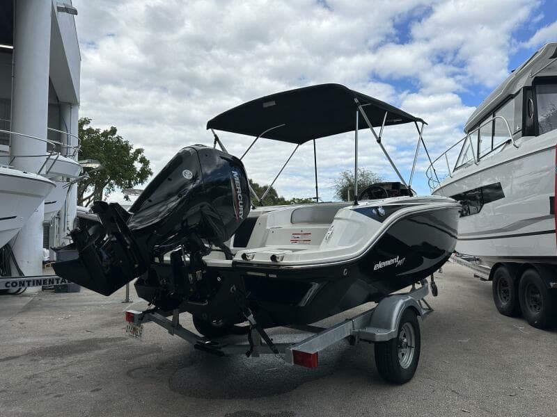 2023 Bayliner M17