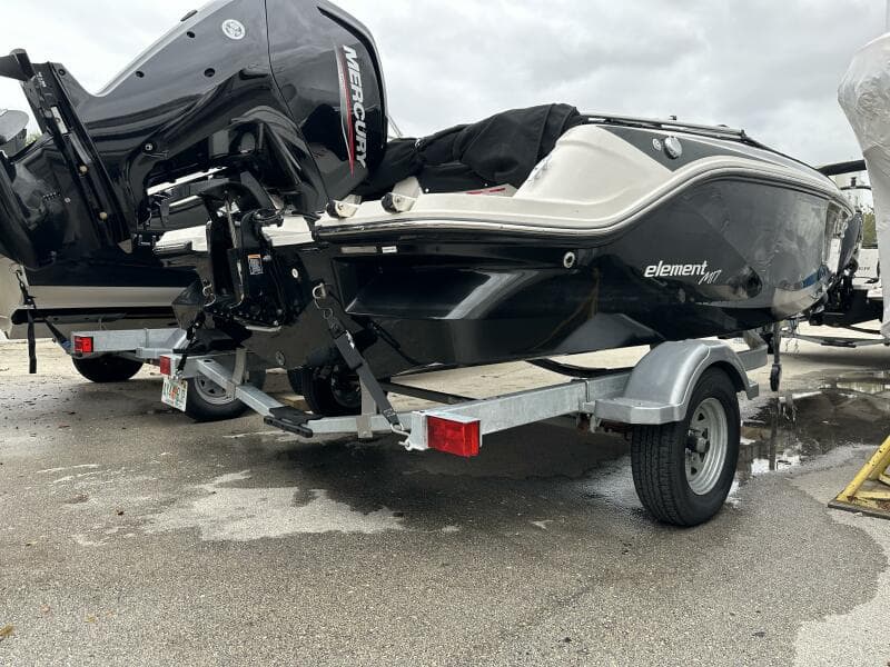 2023 Bayliner M17