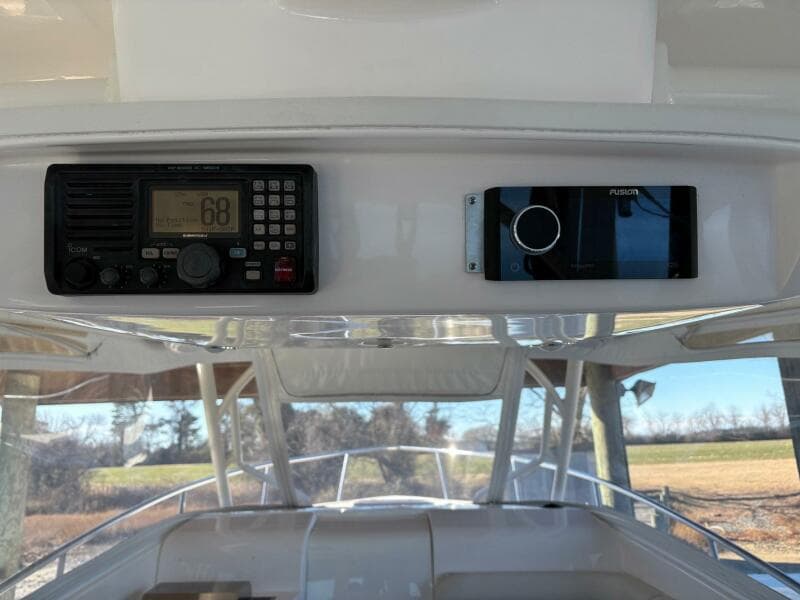 2017 Everglades 350 LX