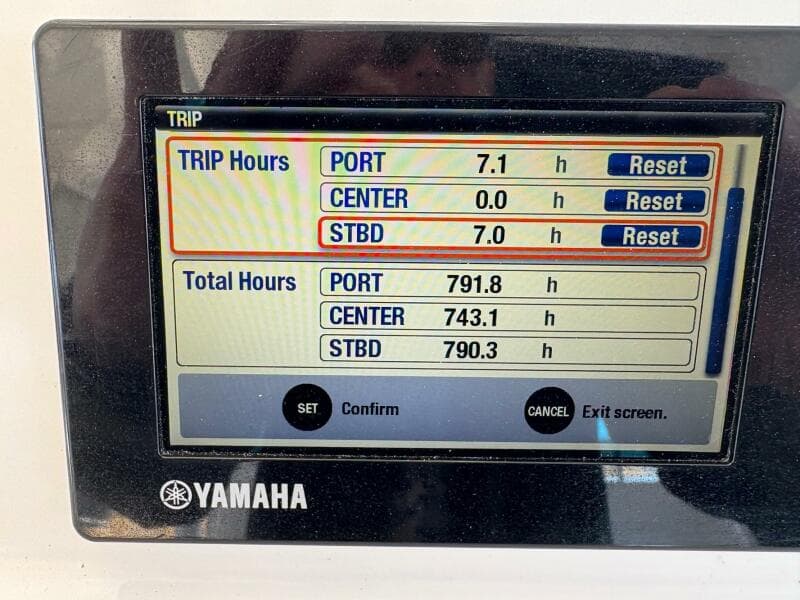 2017 Everglades 350 LX