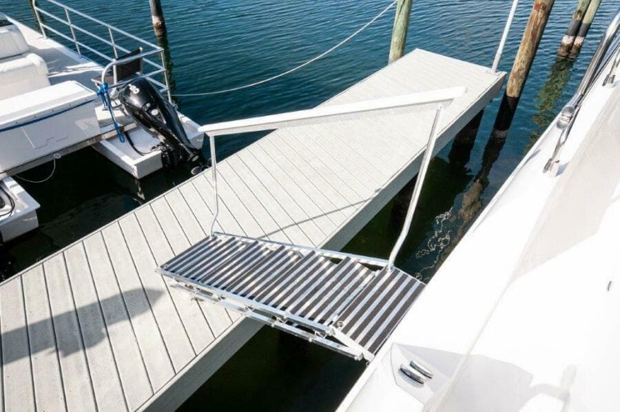 2019 Cruisers Yachts 60 Cantius- AFTER FIVE